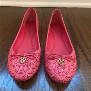 Tory Burch pink chelsea stitched logo bow charm 7